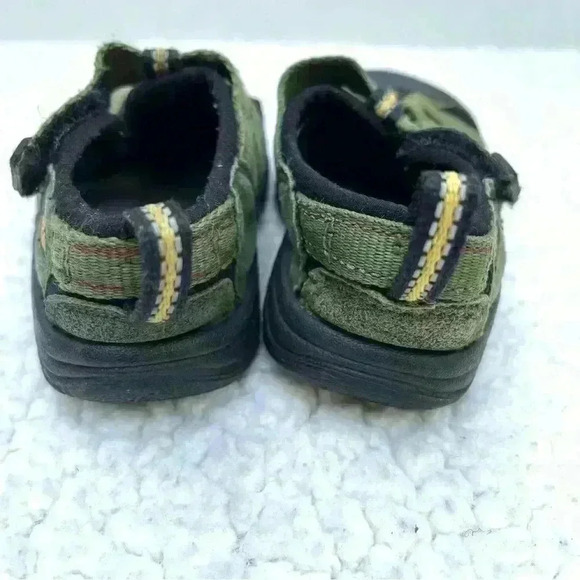 Keen Green Non Marking Closed Toe Velcro Sandal (24M) - Picture 9 of 12